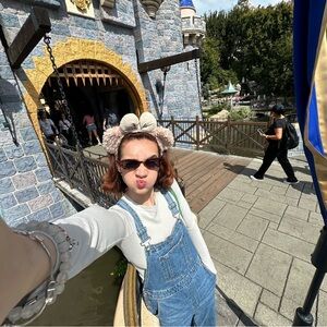 Meet your Posher, Laynie